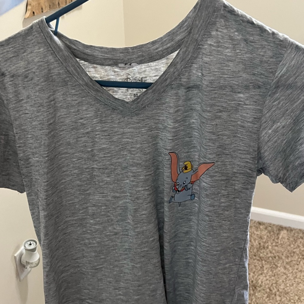 Juniors v neck short sleeve dumbo